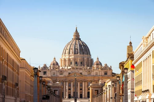 Conheça a Basílica de São Pedro e os Museus do Vaticano: história, arte e os pontos imperdíveis desse complexo único no mundo.