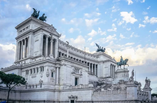 Benefícios da cidadania italiana: foto do monumento a Vítor Emanuel II da Itália