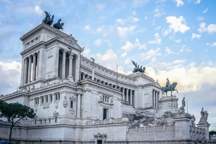 Benefícios da cidadania italiana: foto do monumento a Vítor Emanuel II da Itália