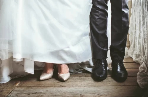 Compare cidadania italiana por descendência e por casamento e entenda prazos, documentos e direito com suporte especializado da io.gringo.