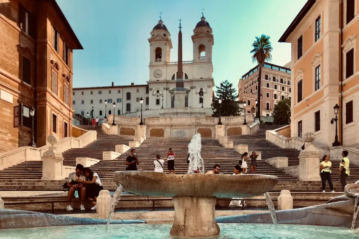 cidadania italiana direto na italia: Foto de uma praça em Roma