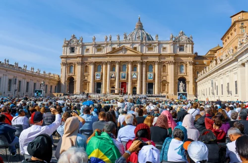 Cidadania italiana para brasileiros: Brasileiros utilizando da sua dupla cidadania para visitar o Vaticano em Roma