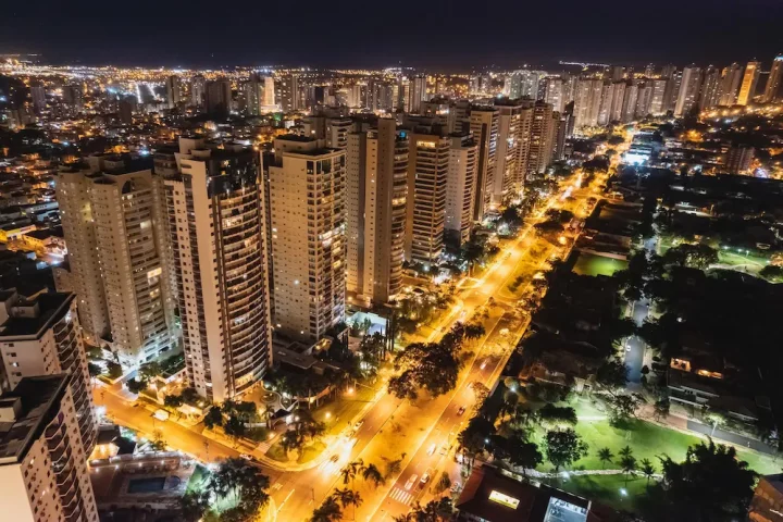 Cidadania italiana em Ribeirão Preto: Foto noturna aérea da cidade