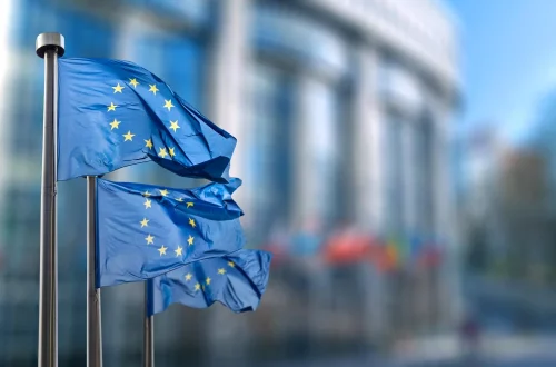 Ser cidadão europeu vai muito além de ter um passaporte poderoso. Conheça os 7 direitos reais que você conquista ao reconhecer sua cidadania italiana.