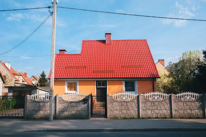 Financiamento de casa na Itália: Foto de uma casa simples no interior da Itália