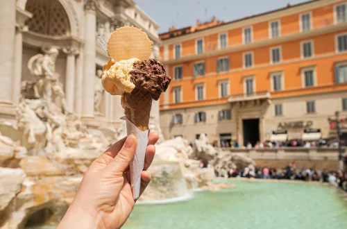 Gelato no inverno na Itália: entenda por que italianos comem gelato no frio, sabores típicos da estação e o papel cultural do hábito.