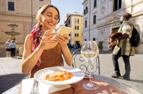 Hábitos alimentares italianos: entenda por que as porções são menores, o papel cultural da comida e os benefícios para a saúde.