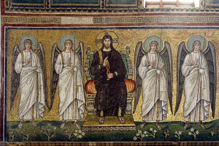 Descubra a herança bizantina na Itália pelos mosaicos de ouro de Ravena, Veneza e Sicília e o simbolismo por trás dessas obras-primas.