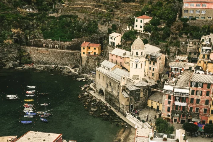 Descubra o que são "I Borghi più belli d'Italia", seus critérios de seleção, distribuição regional e as principais atrações dessas vilas medievais.