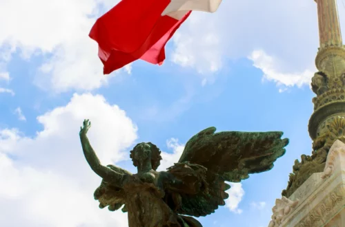 Como os Camisas Vermelhas e Garibaldi impulsionaram a imigração italiana para o Brasil e o que isso significa para quem busca a cidadania hoje.