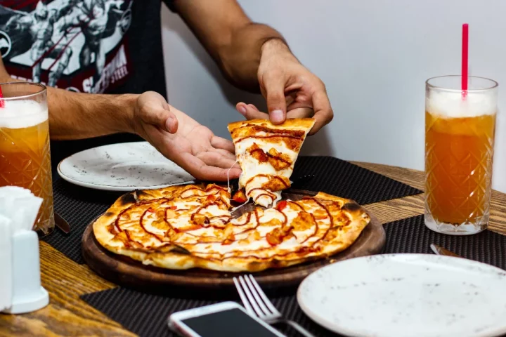 Influência italiana no Brasil: entenda como a imigração italiana moldou a gastronomia brasileira, da pizza às massas e hábitos à mesa.