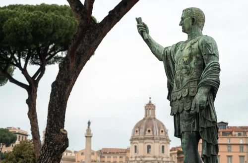 Descubra os principais mitos italianos e lendas populares que moldaram séculos de cultura. Da malocchio ao folclore regional — conheça suas raízes.