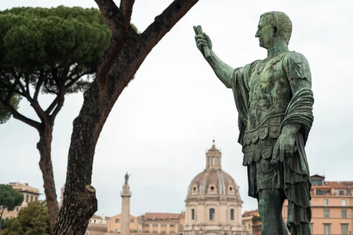 Descubra os principais mitos italianos e lendas populares que moldaram séculos de cultura. Da malocchio ao folclore regional — conheça suas raízes.