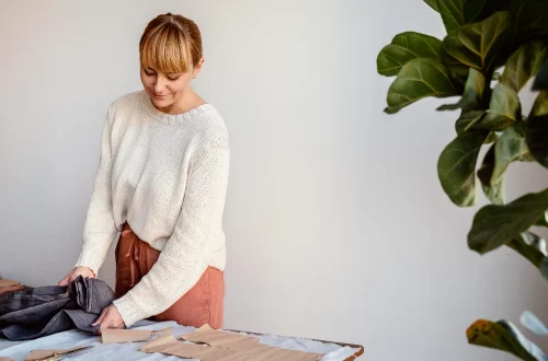 Entenda como a Itália se destaca na moda sustentável, suas práticas, marcas de referência e o impacto cultural e econômico do setor.