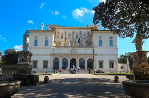 Conheça a história dos palácios italianos — do medievo ao barroco, do poder feudal aos museus de hoje. Uma viagem pela arquitetura e cultura italiana.