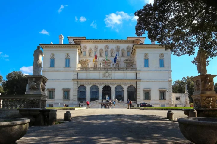 Conheça a história dos palácios italianos — do medievo ao barroco, do poder feudal aos museus de hoje. Uma viagem pela arquitetura e cultura italiana.