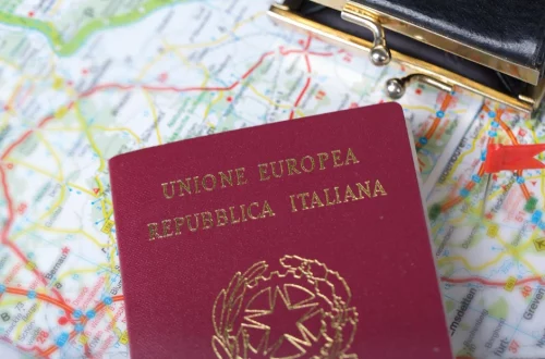 Saiba como tirar o passaporte italiano: requisitos, documentos, agendamento, validade e os benefícios de circular com um dos passaportes mais poderosos do mundo.