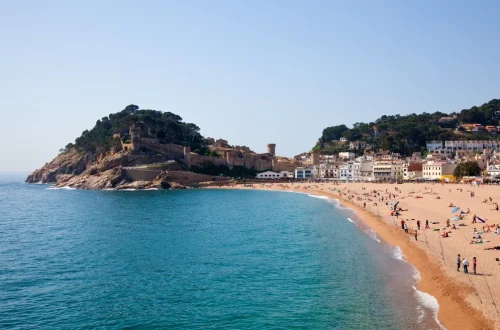 Descubra as melhores praias da Itália para visitar no verão. Veja regiões, destaques e diferenças para escolher seu destino ideal.