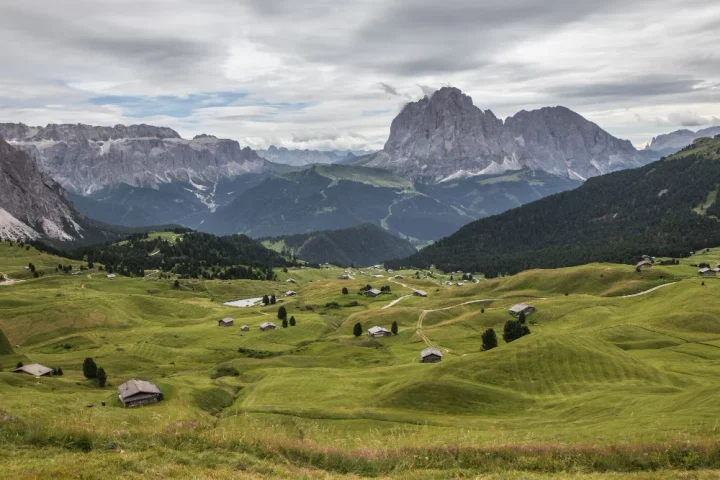 Conheça as regiões mais bonitas da Itália e descubra paisagens únicas, cultura e história. Guia completo com destaque para as áreas mais encantadoras do país.