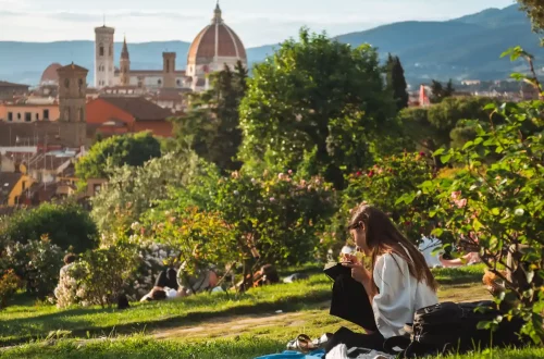 O que foi o renascimento italiano: Foto de uma sentada no Giardino delle Rose em Florença