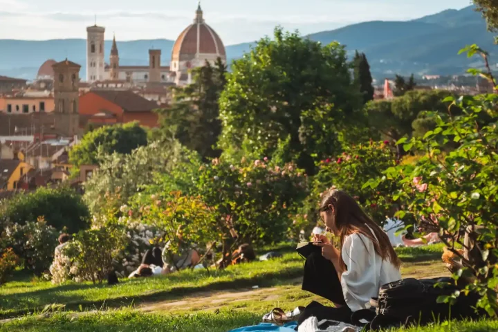 O que foi o renascimento italiano: Foto de uma sentada no Giardino delle Rose em Florença
