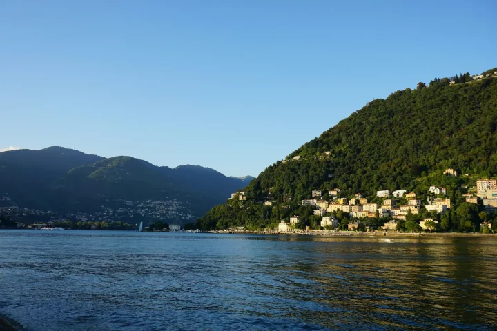 Sobrenome italiano: Foto da cidade de Como vista do lago