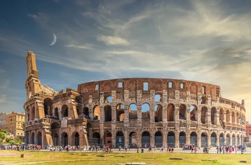 Foto do Coliseu representando um dos destinos que uma pessoa com sobrenome pode visitar