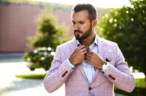 Descubra a sprezzatura, o conceito renascentista italiano que define elegância sem esforço aparente e ainda molda moda, etiqueta e estilo hoje.