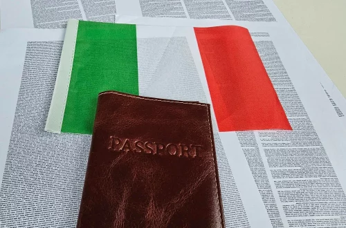 Entenda por que a tradução juramentada para cidadania italiana é obrigatória e como uma tradução comum pode comprometer todo o seu processo.