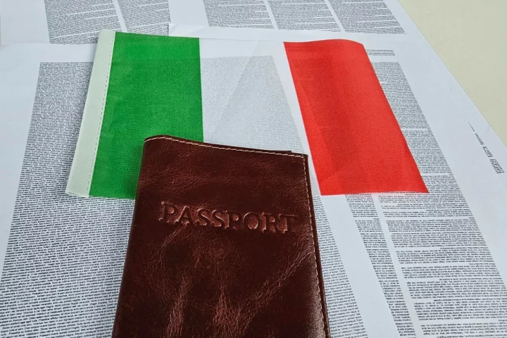 Entenda por que a tradução juramentada para cidadania italiana é obrigatória e como uma tradução comum pode comprometer todo o seu processo.
