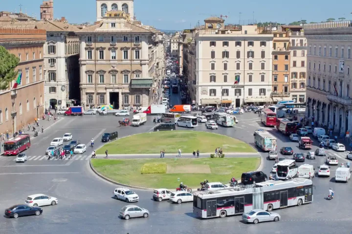 Como funciona o transporte público na Itália: Foto do trânsito em Roma