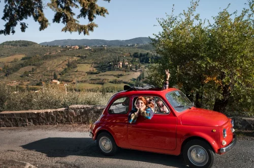 Entenda como funciona o turismo rural na Itália, principais regiões, experiências e tradição agrícola. Guia completo para viajar!