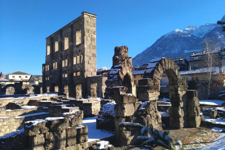 Vale d'Aosta é a menor região da Itália, com castelos medievais e herança francesa. Conheça sua história, cultura e beleza alpina.