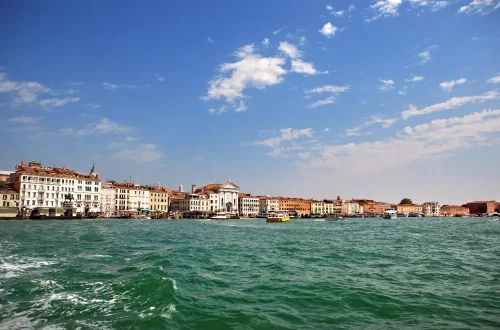 Descubra o Veneto: história, cultura, economia, gastronomia e turismo. Um guia completo da região italiana para quem busca se conectar com suas raízes.