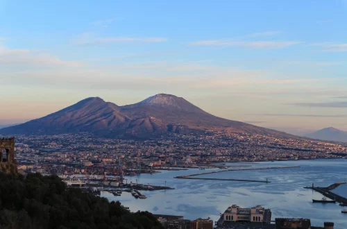 vesuvio-vulcao-italia Foto do Vesúvio visto da cidade de Nápoles