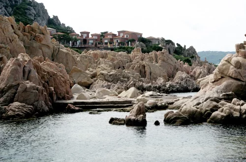 Conheça as vilas costeiras da Itália, suas características culturais, paisagens marcantes e tradições que definem o estilo de vida mediterrâneo.