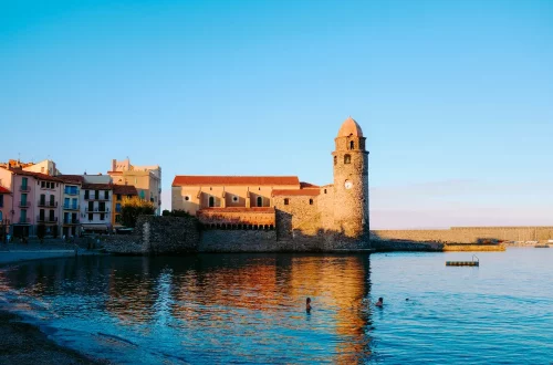 Descubra as vilas costeiras da Ligúria, sua geografia, história e cultura, com destaques famosos e lugares autênticos entre a Riviera di Ponente e Levante.