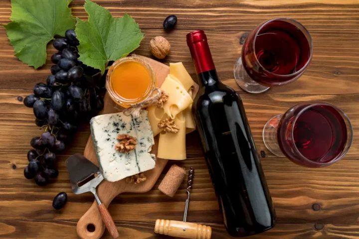 Descubra os segredos do vinho italiano, suas regiões, uvas e harmonizações. Aprenda a escolher o ideal e viva a tradição da Itália.